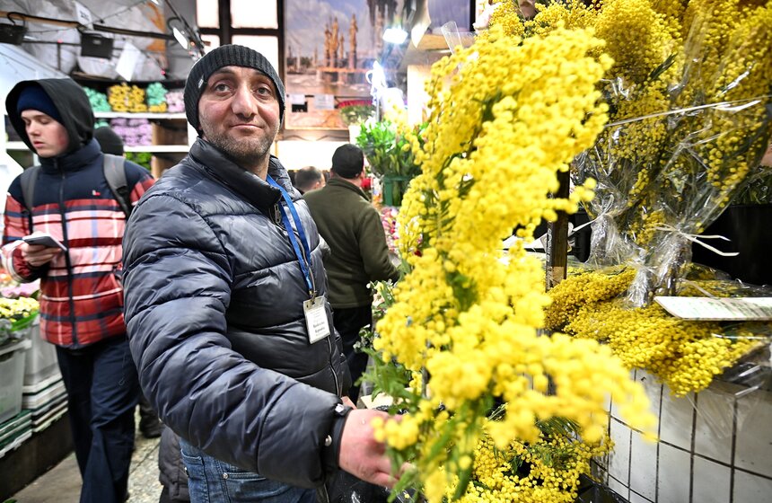 Цветочный ажиотаж охватил Рижский рынок в Москве 27 фото