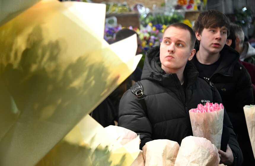 Цветочный ажиотаж охватил Рижский рынок в Москве 21 фото