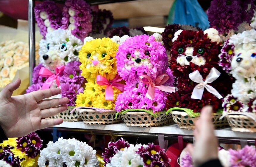 Цветочный ажиотаж охватил Рижский рынок в Москве 19 фото