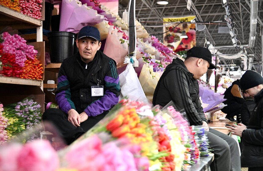 Цветочный ажиотаж охватил Рижский рынок в Москве 3 фото