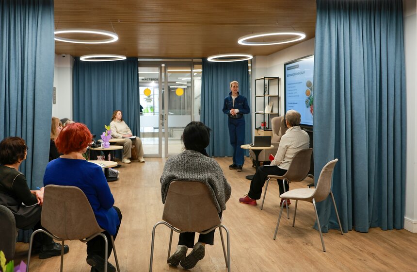 День красоты и стиля прошел в центрах "Московского долголетия" 13 фото