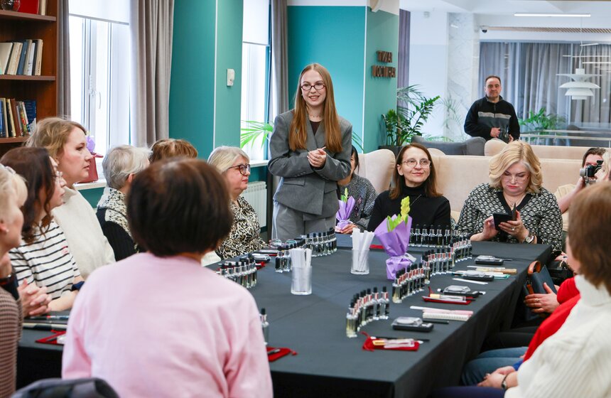 День красоты и стиля прошел в центрах "Московского долголетия" 19 фото