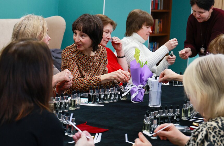 День красоты и стиля прошел в центрах "Московского долголетия" 21 фото