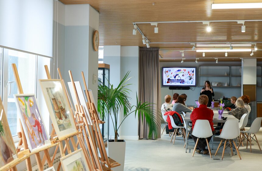 День красоты и стиля прошел в центрах "Московского долголетия" 18 фото