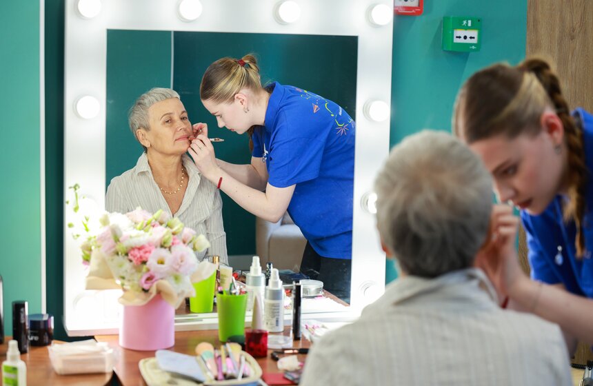 День красоты и стиля прошел в центрах "Московского долголетия" 12 фото