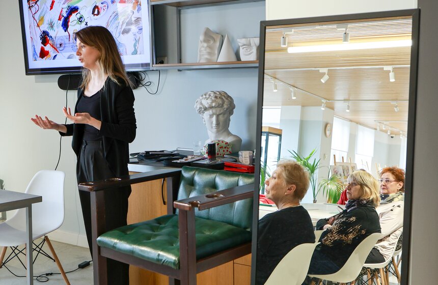 День красоты и стиля прошел в центрах "Московского долголетия" 17 фото