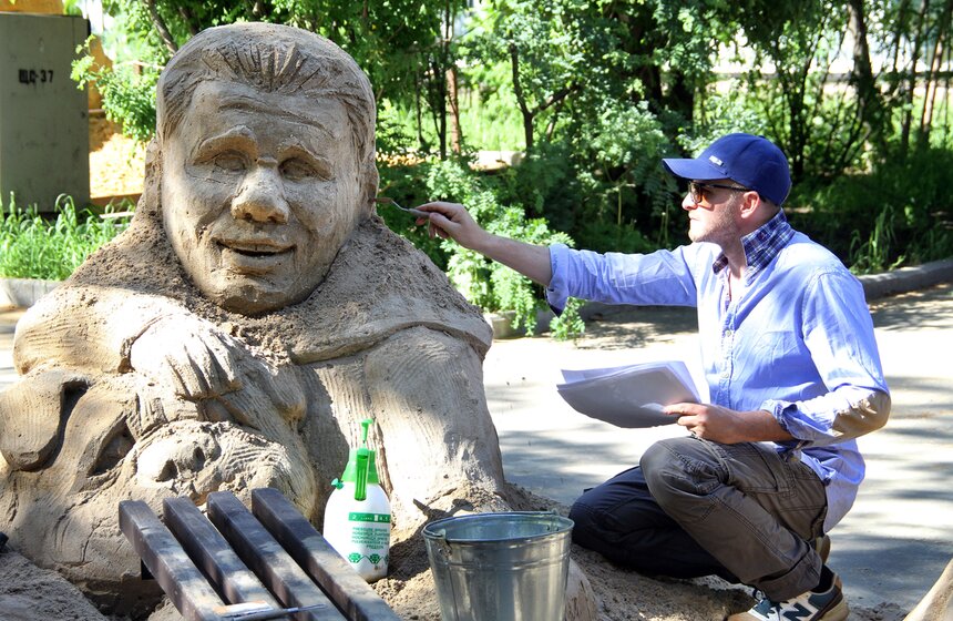 В "Сокольниках" открылась Аллея звезд из песка 2 фото