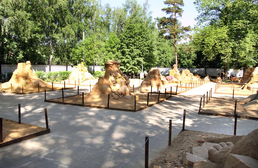 В "Сокольниках" открылась Аллея звезд из песка 15 фото
