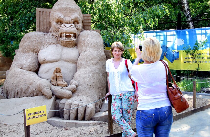 В "Сокольниках" открылась Аллея звезд из песка 18 фото