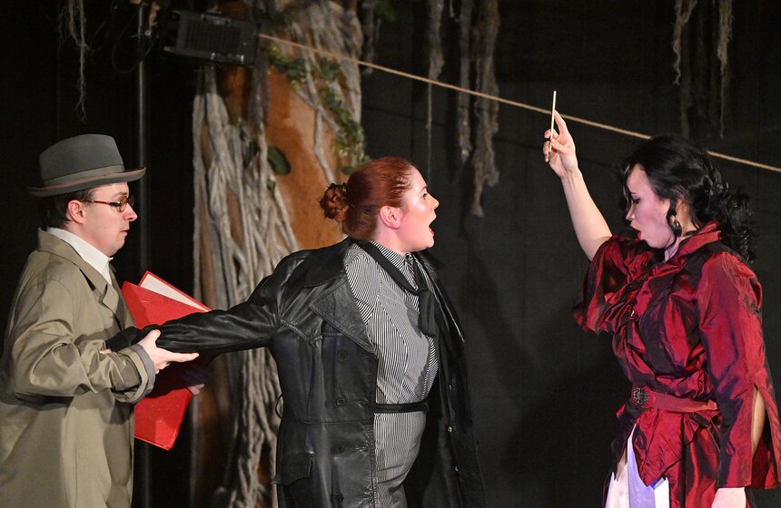 Спектакль "Мой дядя самых честных правил" прошел в театре "Эрмитаж" 25 фото