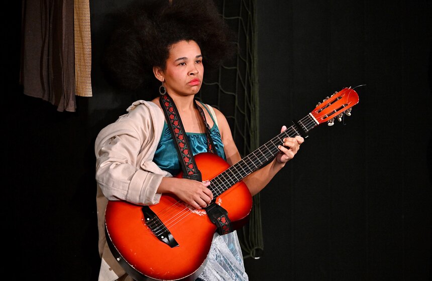 Спектакль "Мой дядя самых честных правил" прошел в театре "Эрмитаж" 34 фото