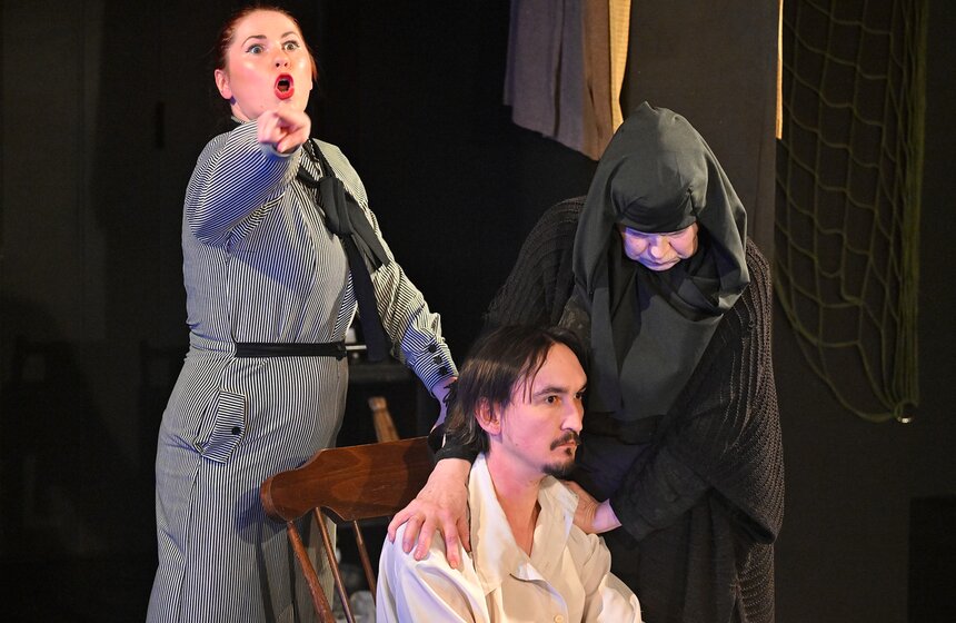 Спектакль "Мой дядя самых честных правил" прошел в театре "Эрмитаж" 23 фото