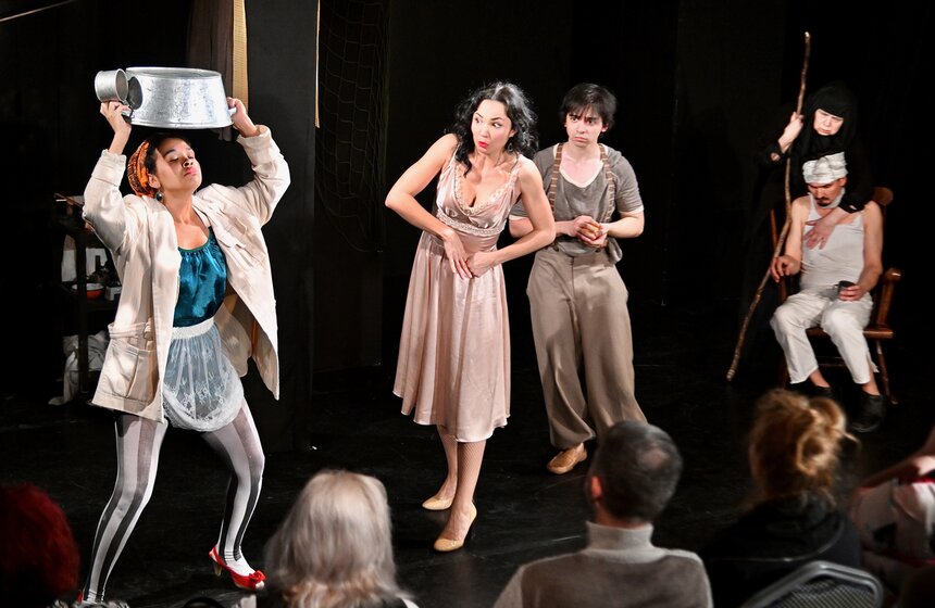 Спектакль "Мой дядя самых честных правил" прошел в театре "Эрмитаж" 30 фото