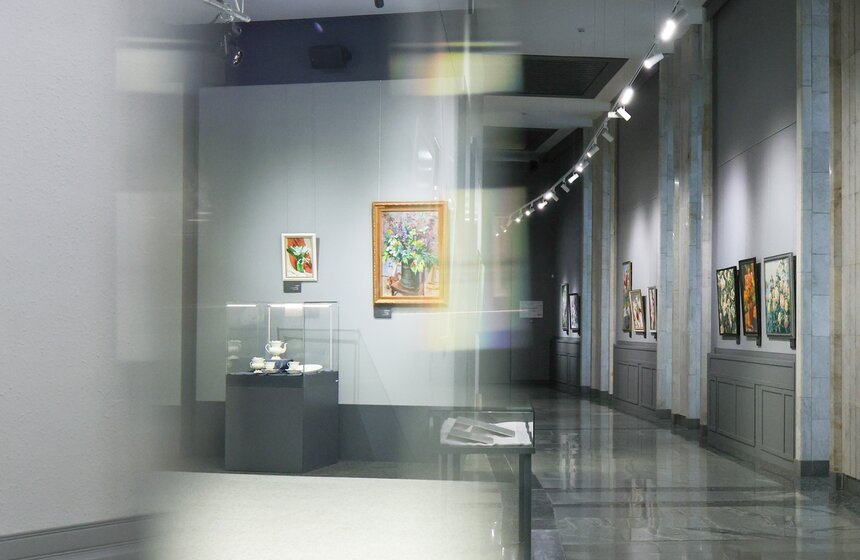 Выставка "Красота спасает мир" открылась в Музее Победы к 8 Марта 26 фото