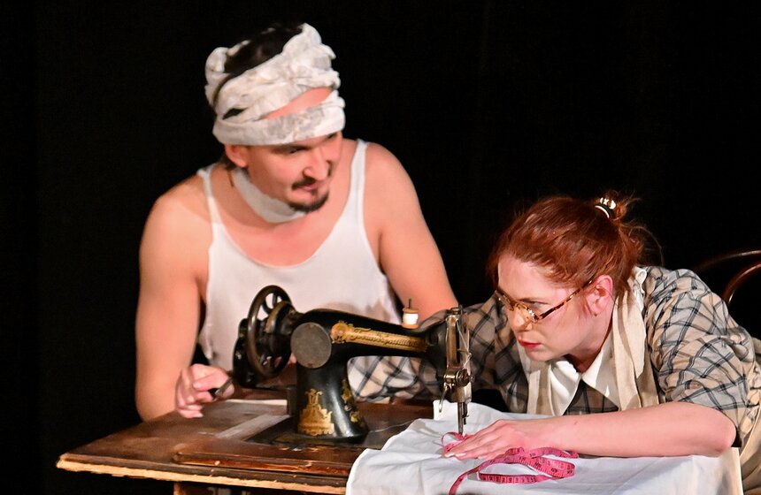 Спектакль "Мой дядя самых честных правил" прошел в театре "Эрмитаж" 33 фото