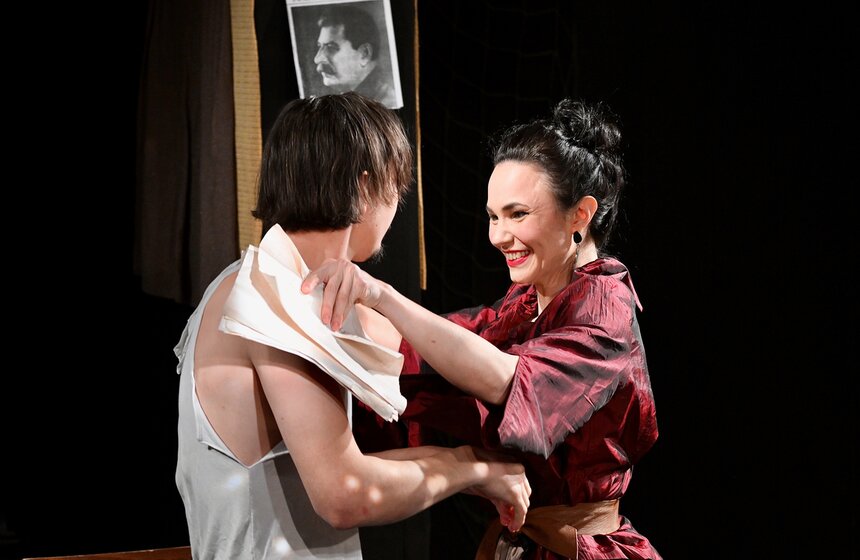 Спектакль "Мой дядя самых честных правил" прошел в театре "Эрмитаж" 19 фото