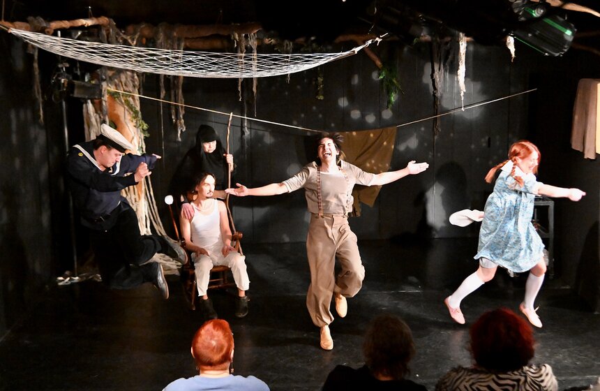 Спектакль "Мой дядя самых честных правил" прошел в театре "Эрмитаж" 6 фото