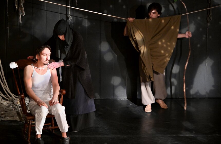 Спектакль "Мой дядя самых честных правил" прошел в театре "Эрмитаж" 1 фото