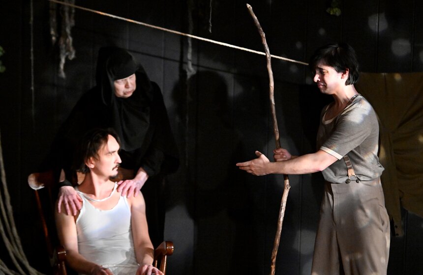 Спектакль "Мой дядя самых честных правил" прошел в театре "Эрмитаж" 4 фото