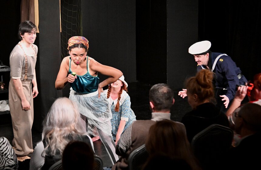 Спектакль "Мой дядя самых честных правил" прошел в театре "Эрмитаж" 9 фото