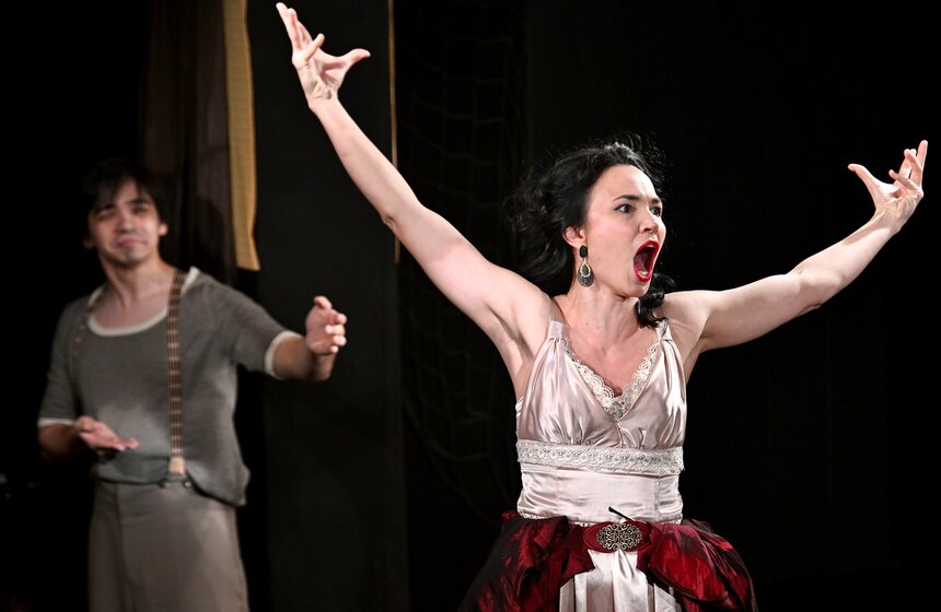 Спектакль "Мой дядя самых честных правил" прошел в театре "Эрмитаж" 10 фото