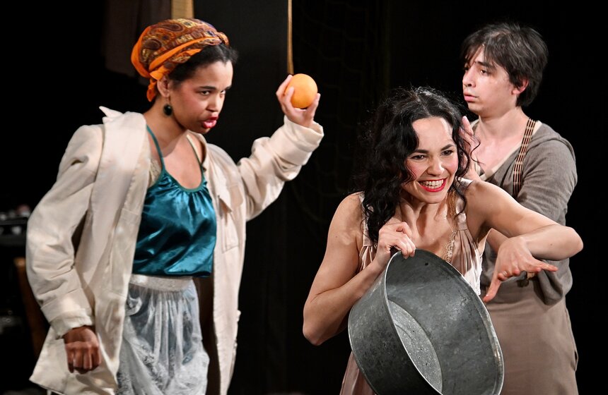 Спектакль "Мой дядя самых честных правил" прошел в театре "Эрмитаж" 29 фото