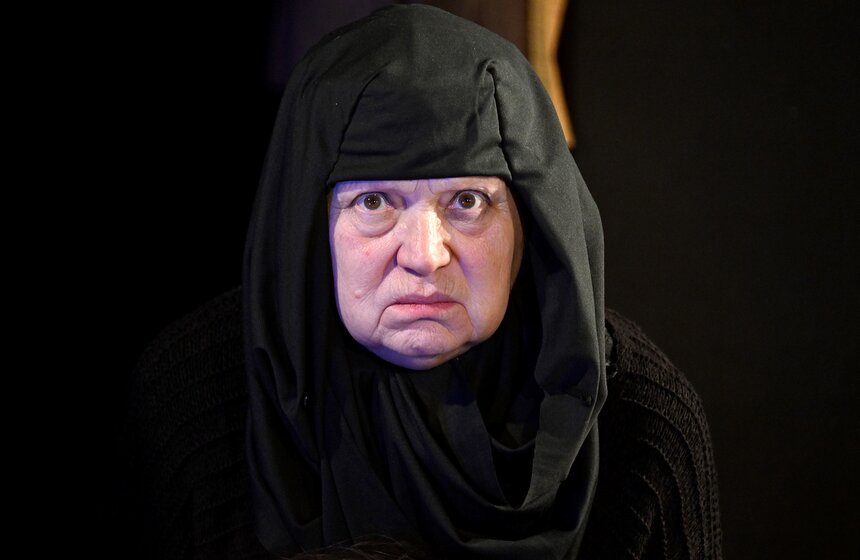 Спектакль "Мой дядя самых честных правил" прошел в театре "Эрмитаж" 26 фото