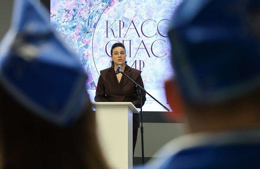 Выставка "Красота спасает мир" открылась в Музее Победы к 8 Марта 11 фото