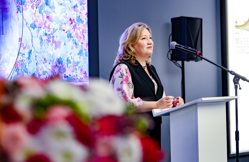 Выставка "Красота спасает мир" открылась в Музее Победы к 8 Марта 9 фото