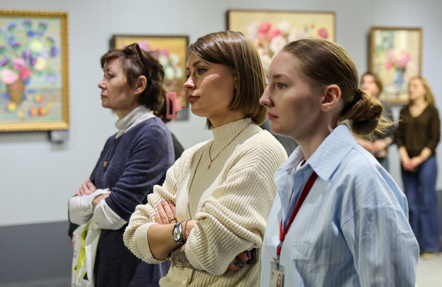 Выставка "Красота спасает мир" открылась в Музее Победы к 8 Марта 8 фото