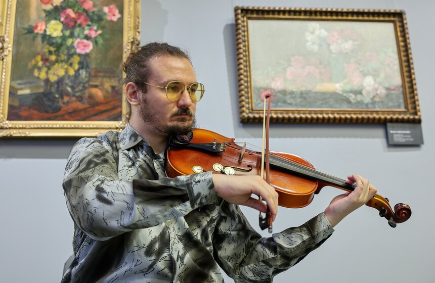 Выставка "Красота спасает мир" открылась в Музее Победы к 8 Марта 3 фото