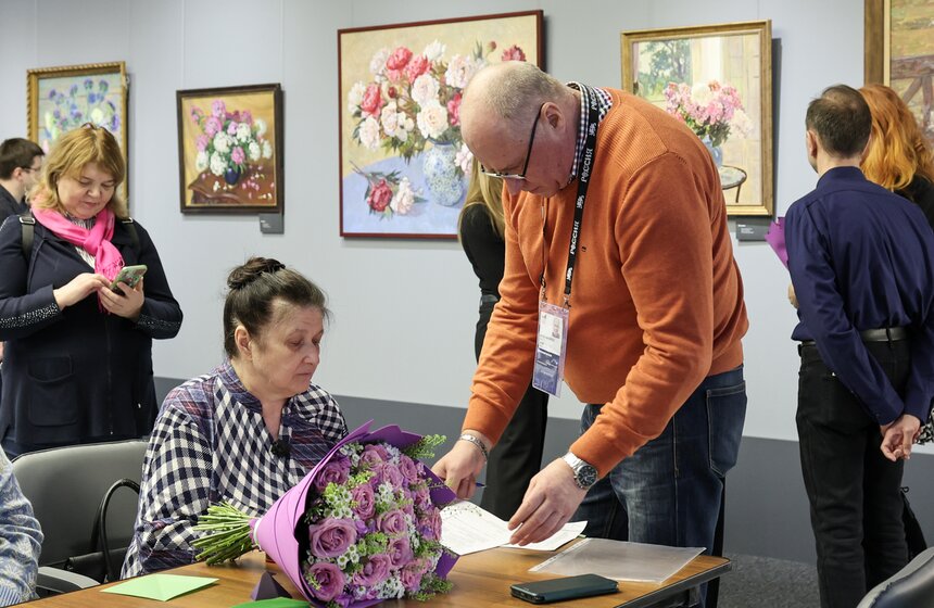 Выставка "Красота спасает мир" открылась в Музее Победы к 8 Марта 25 фото