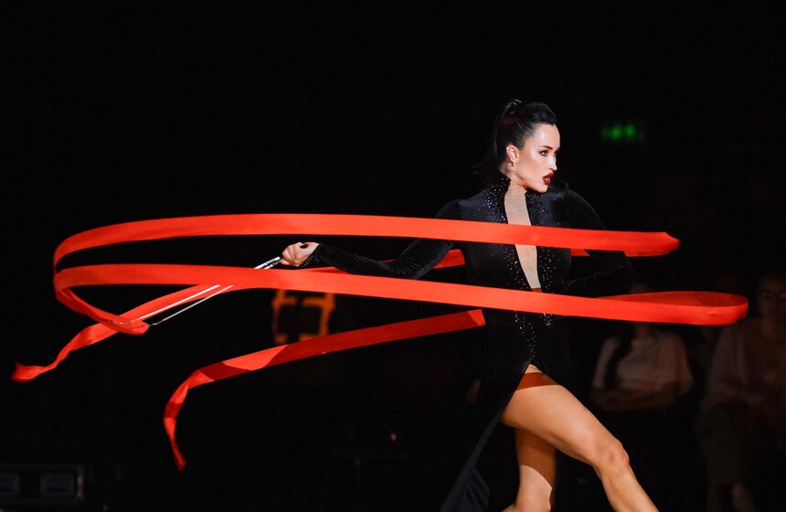 Премьера спектакля "Наваждение" состоялась во Дворце Ирины Винер 32 фото