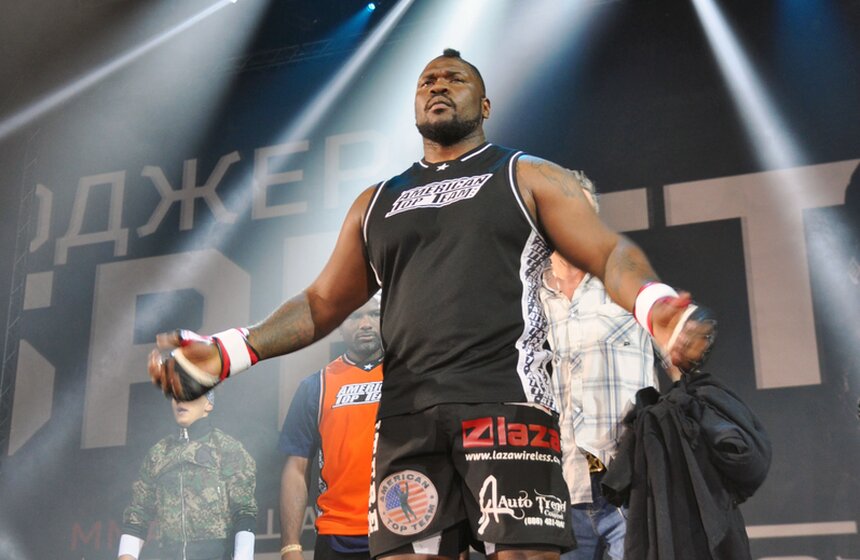 В "Лужниках" прошел бой между Бату Хасиковым и Майком Замбидисом 6 фото