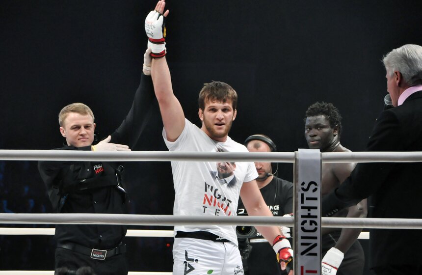 В "Лужниках" прошел бой между Бату Хасиковым и Майком Замбидисом 13 фото