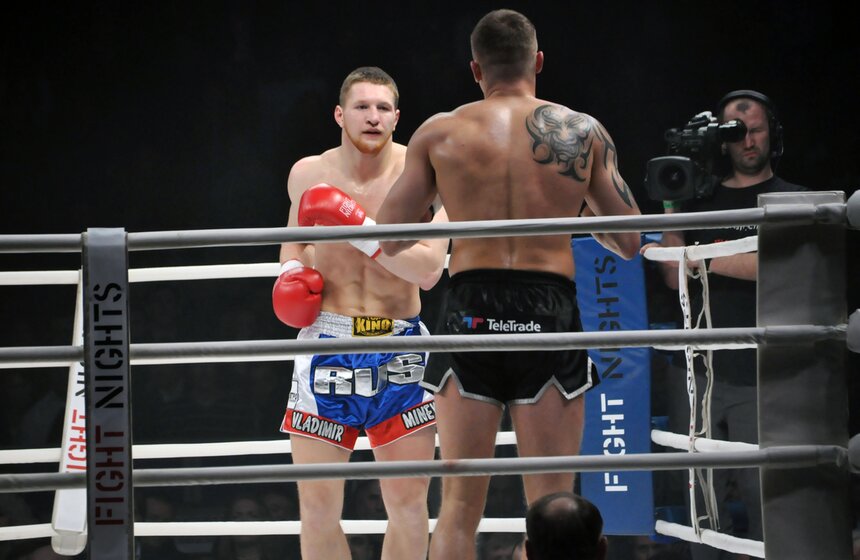 В "Лужниках" прошел бой между Бату Хасиковым и Майком Замбидисом 2 фото