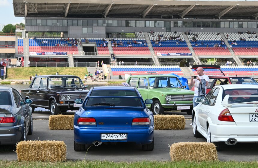 Выставка "Автовыходные на Гребном канале" прошла в Москве 20 фото