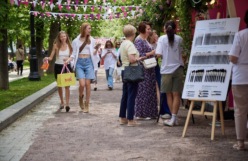 Фестиваль "Лето в Москве. Мода и красота" организовали на трех столичных площадках 20 фото