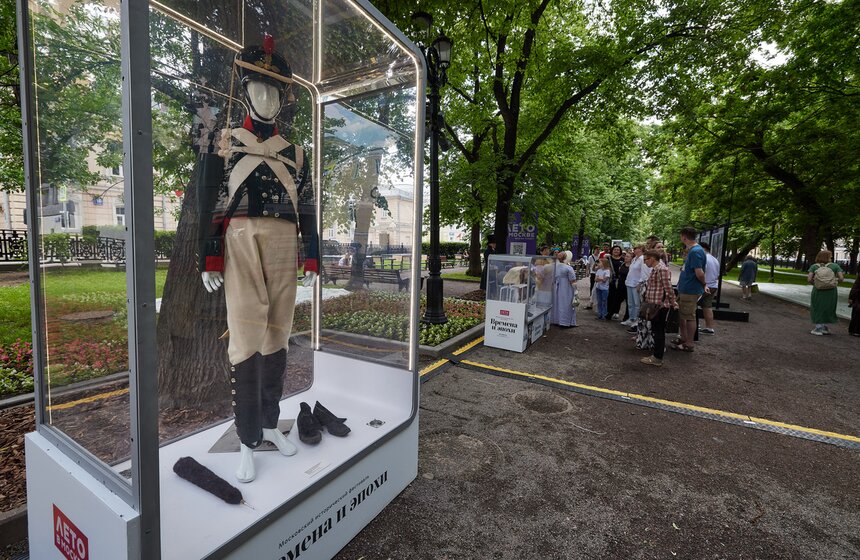 Музеи под открытым небом организовали на фестивале "Времена и эпохи" в Москве 21 фото