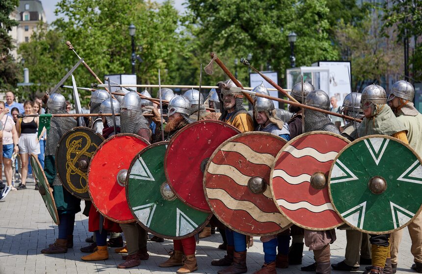 Музеи под открытым небом организовали на фестивале "Времена и эпохи" в Москве 7 фото