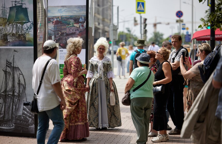 Музеи под открытым небом организовали на фестивале "Времена и эпохи" в Москве 13 фото