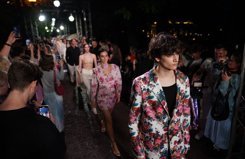 Около 30 российских дизайнеров приняли участие в фестивале "Лето в Москве. Мода и красота" 19 фото