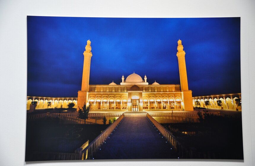 В Москве открылась выставка фоторабот Резы Деггати 11 фото