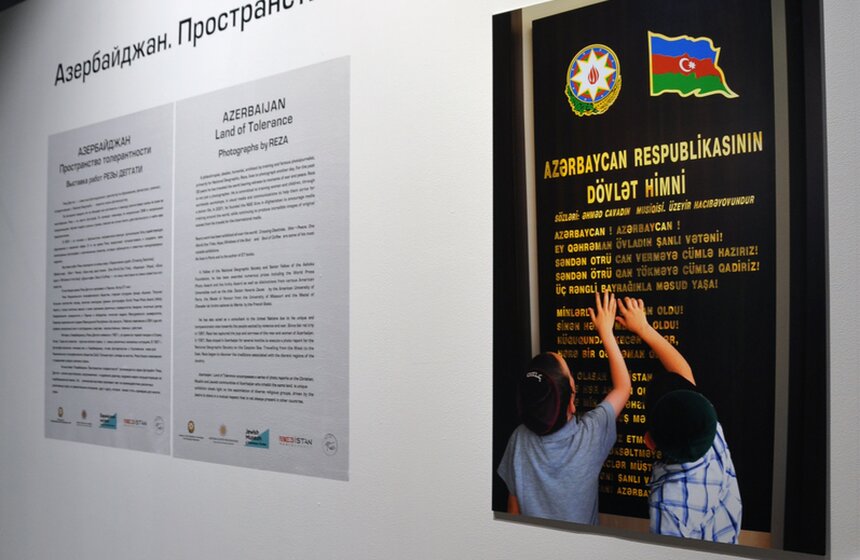 В Москве открылась выставка фоторабот Резы Деггати 8 фото