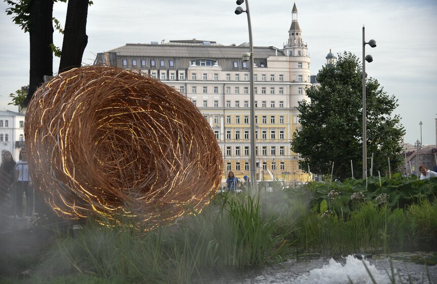 Выставка футуристичных арт-объектов открылась в "Зарядье" на фестивале "Москва 2030" 8 фото