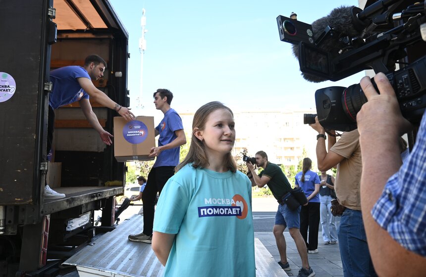 Участники центра "Мосволонтер" будут принимать гуманитарную помощь для курян 22 фото