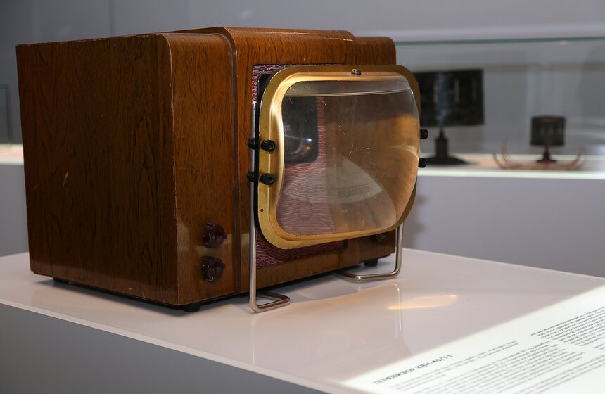 В Москве открылась выставка "НИИ ОП! Наука. Искусство. Иллюзии" 6 фото