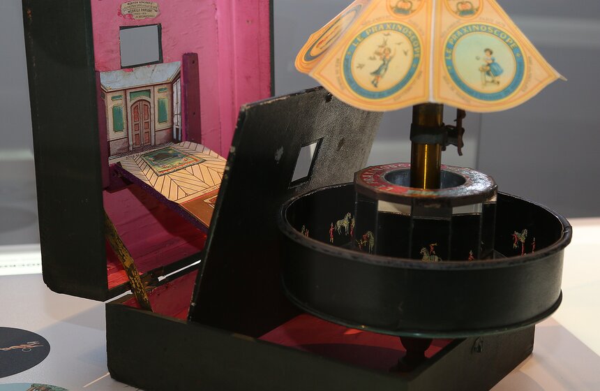 В Москве открылась выставка "НИИ ОП! Наука. Искусство. Иллюзии" 5 фото