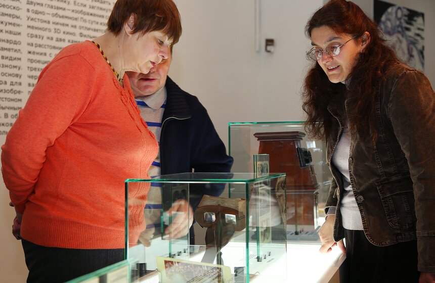 В Москве открылась выставка "НИИ ОП! Наука. Искусство. Иллюзии" 9 фото