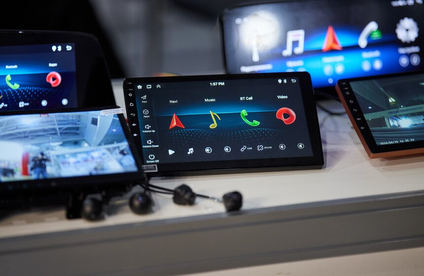 Международная выставка "Интеравто" представила новинки автомобильной индустрии 13 фото